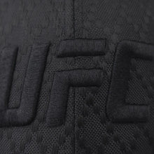 Fashionable high-top hat for men, with a large mesh and breathable design, suitable for outdoor activities and versatile